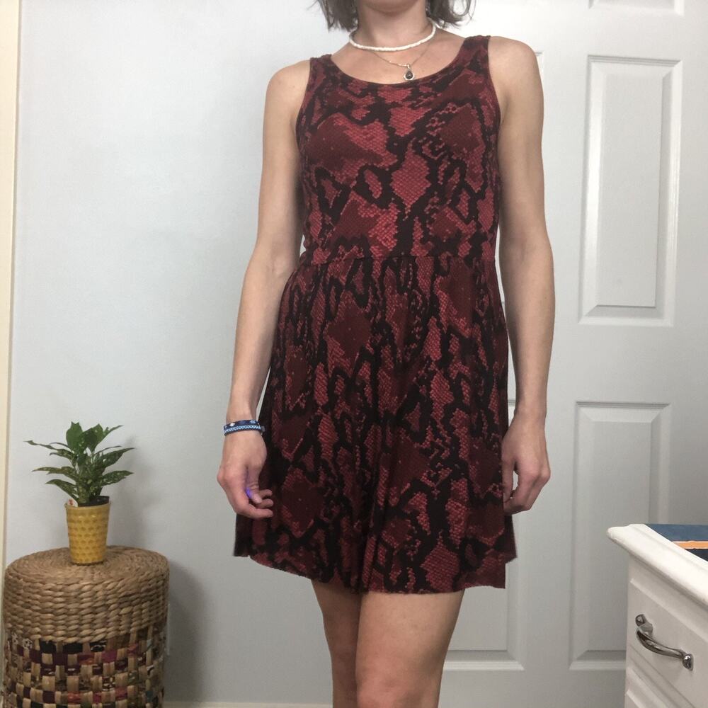 Aiko Snake Print Fit & Flare Mini Skater Dress Stretch Raw Hem Red Black Small